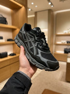 ASICS GEL-NYC RGD Black/Graphite Grey Trainers