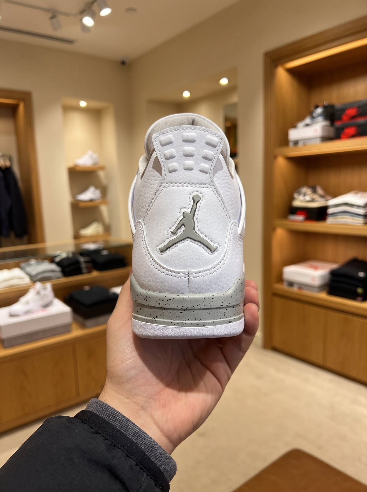 Air Jordan 4 Retro White Oreo Trainers