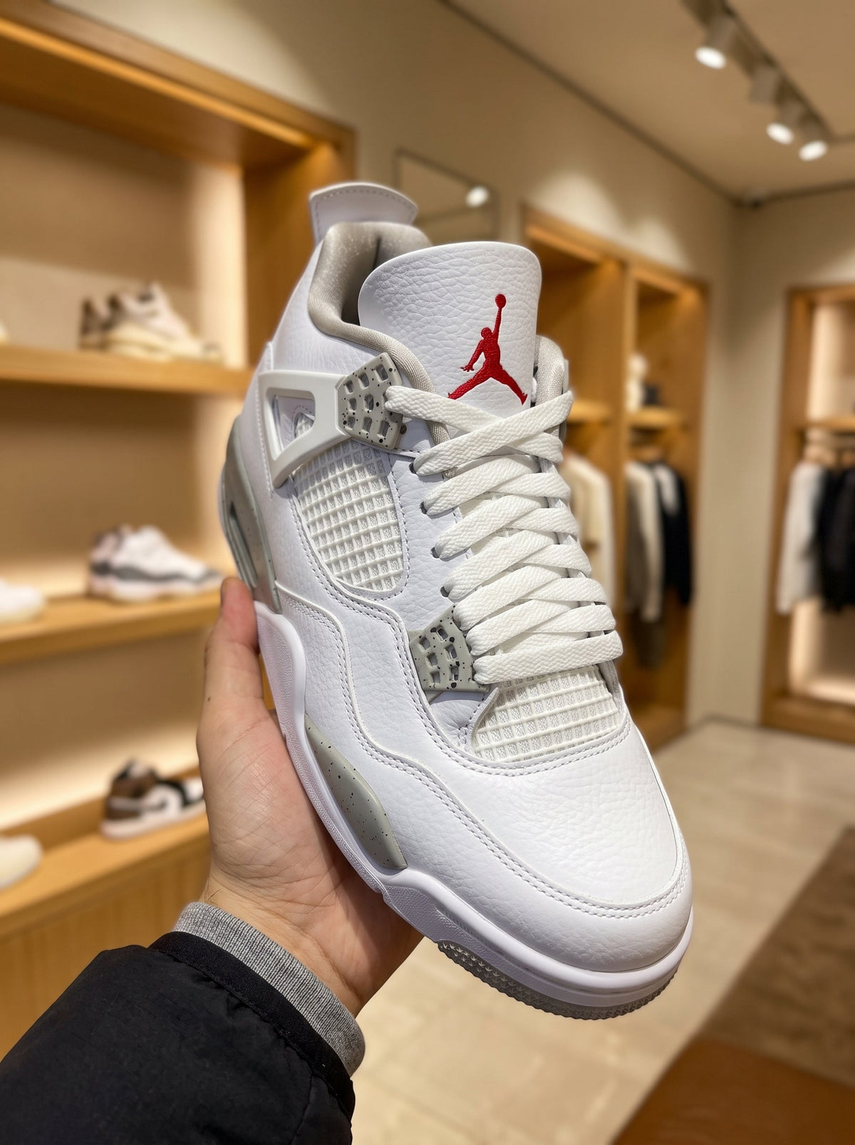 Air Jordan 4 Retro White Oreo Trainers
