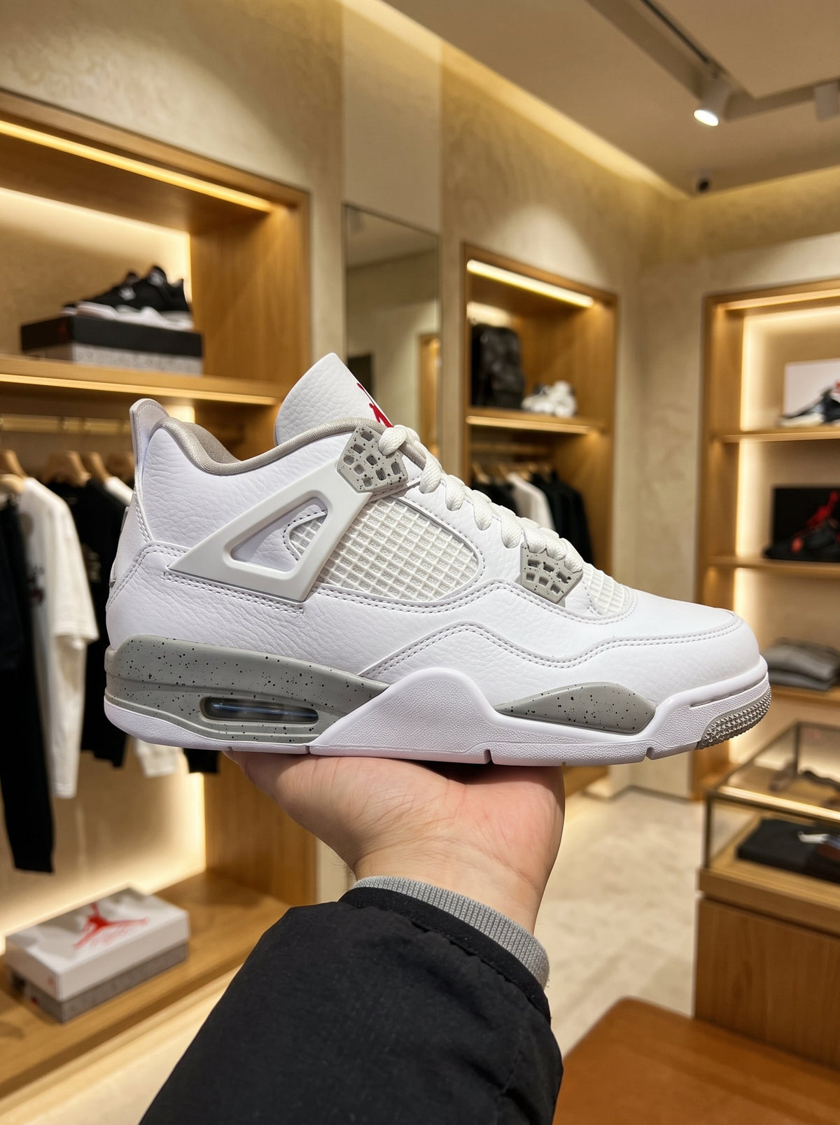Air Jordan 4 Retro White Oreo Trainers