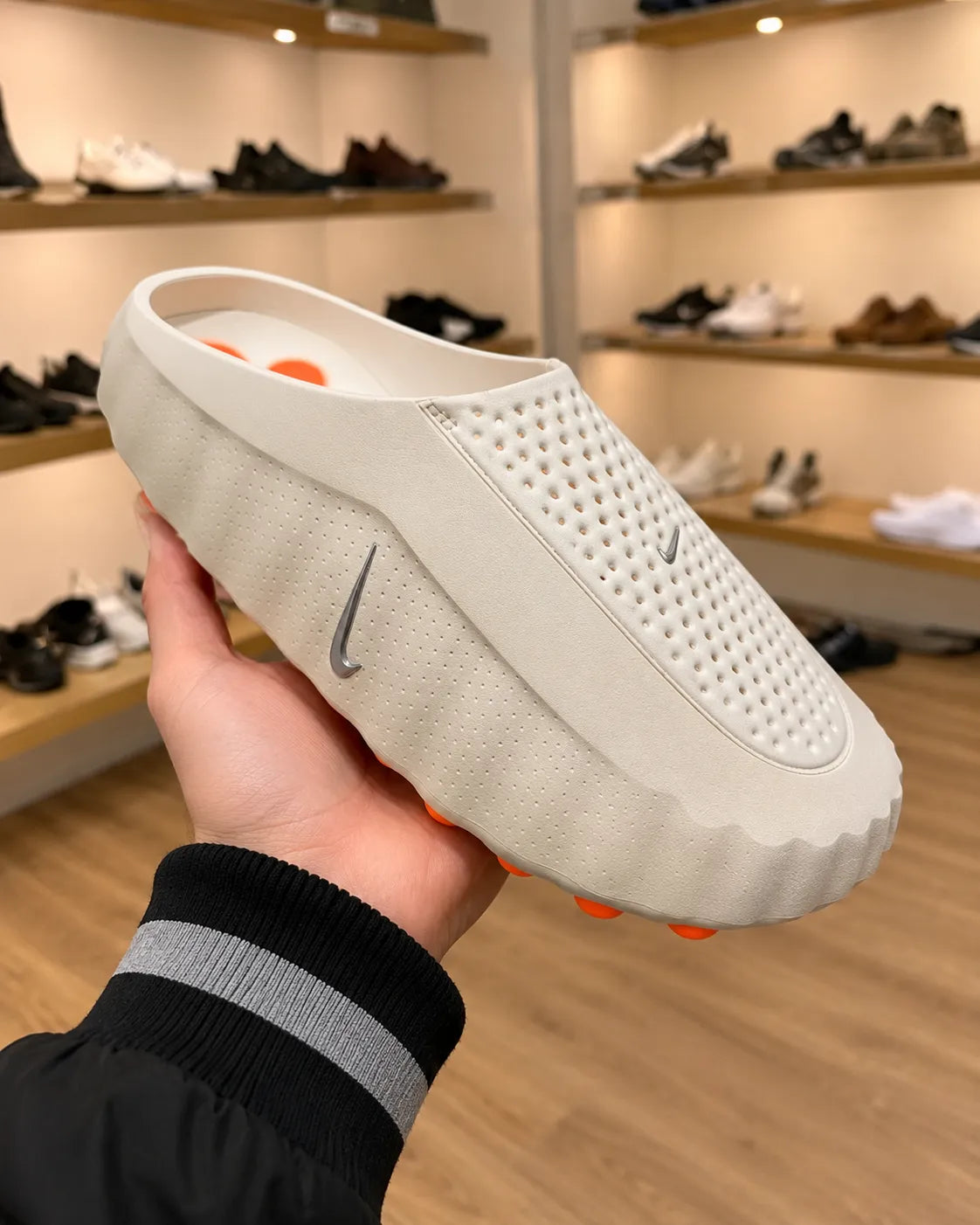 Nike Mind 001 Light Bone & Hyper Crimson Slip-On Trainers