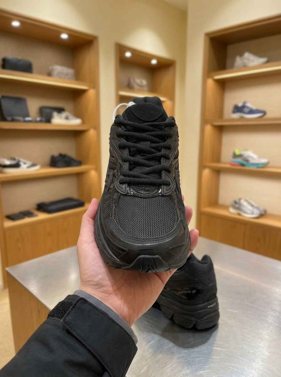 Saucony ProGrid Omni 9 Armor Black Trainers